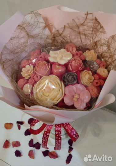 Букет на день матери из шоколадных цветов