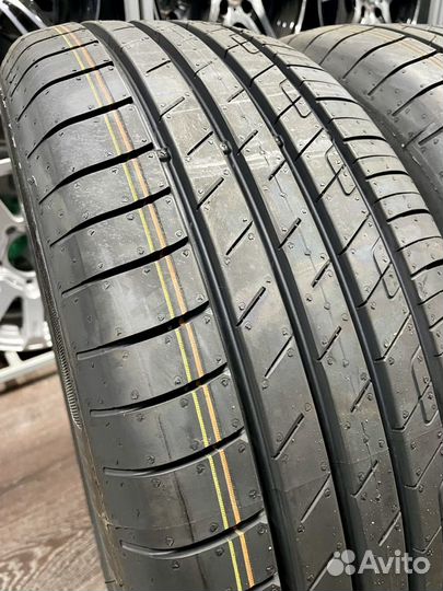 Goodyear EfficientGrip Performance 2 215/60 R17 96H