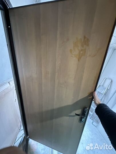 Дверь входная металлическая