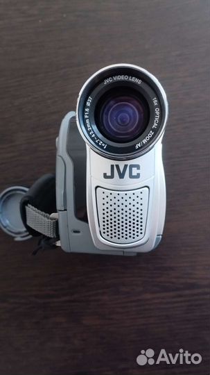 Видеокамера JVC GR-D70