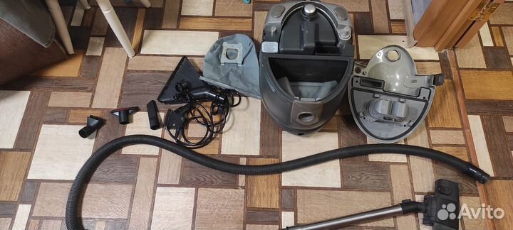 Моющий пылесос LG Hippo 1600w