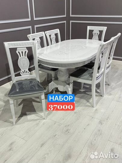 Стол и стулья новые