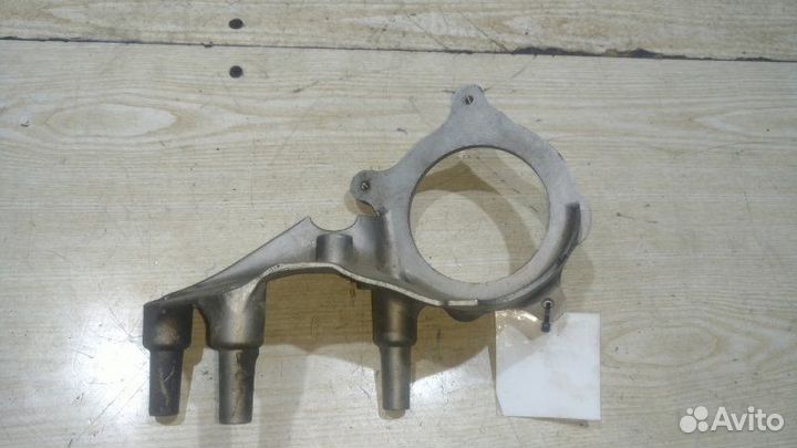 Кронштейн воздушного насоса левый Porsche Cayenne