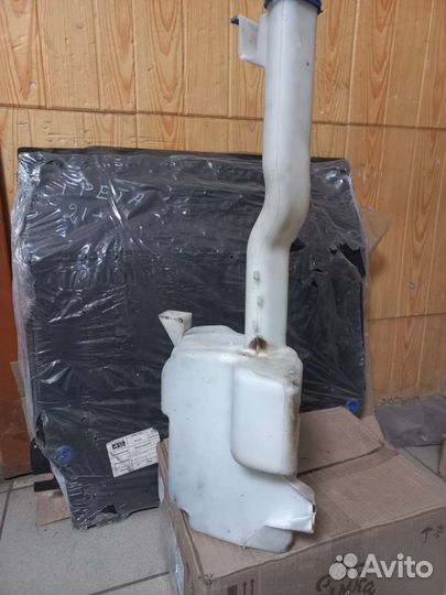 Бачок омывателя лобового стекла Ford Transit