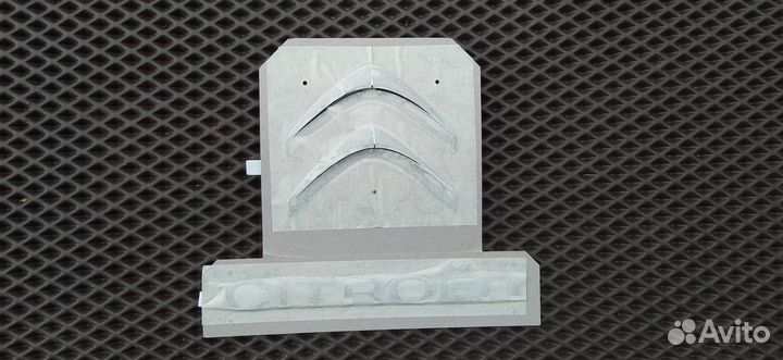 Эмблема задней двери Citroen