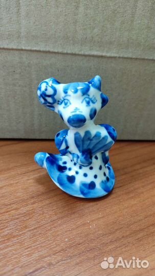 Статуэтка фарфор Корова