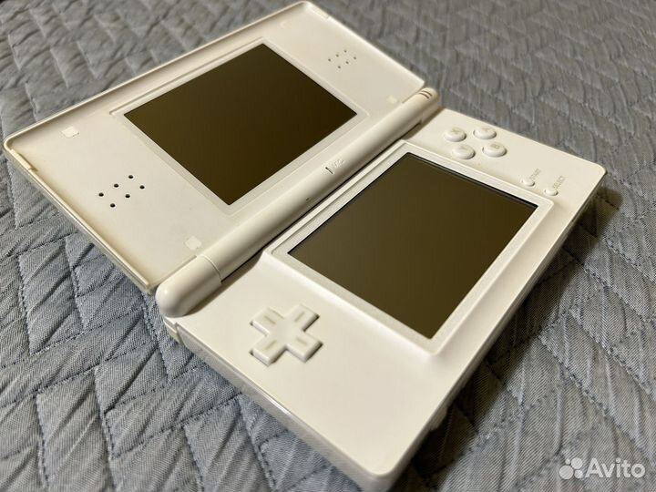 Nintendo DS Lite + R4 2Гб
