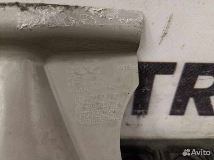 1690139 Накладка стойки лобового стекла левая