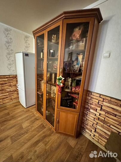 Продам книжный шкаф