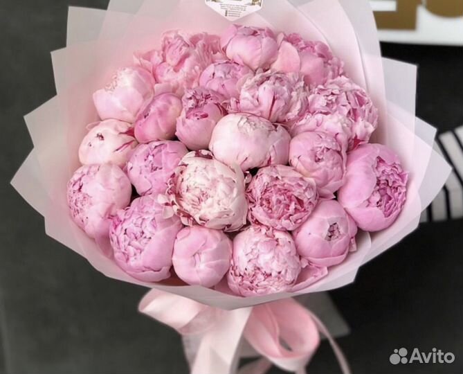 25 розовых пионов в крафте