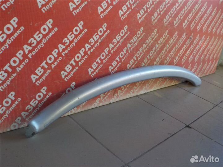 Молдинг кузова задний левый Mitsubishi L200 KB