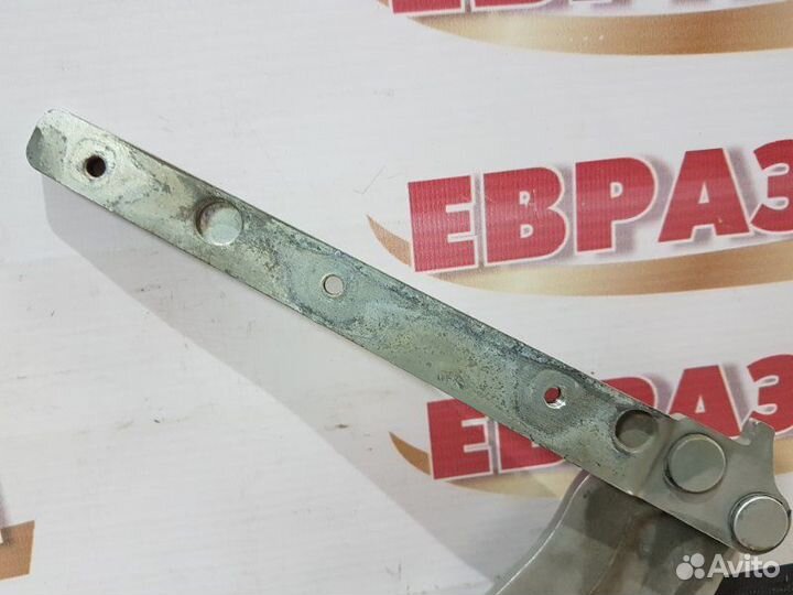 Петля капота передняя левая Mercedes-Benz C-Class