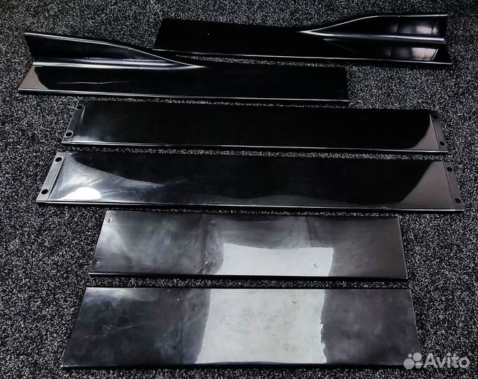 Универсальные боковые накладки на пороги