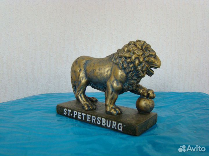 Статуэтка Лев