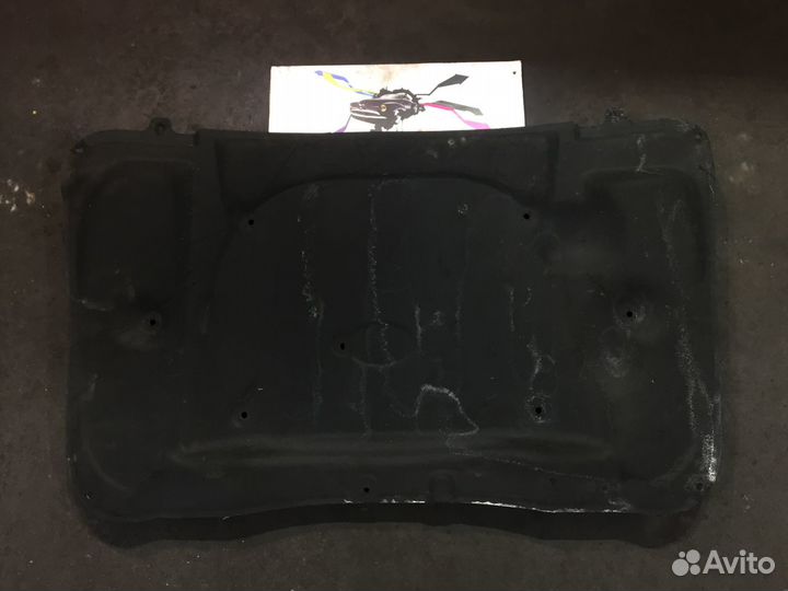 Лексус IS обшивка капота