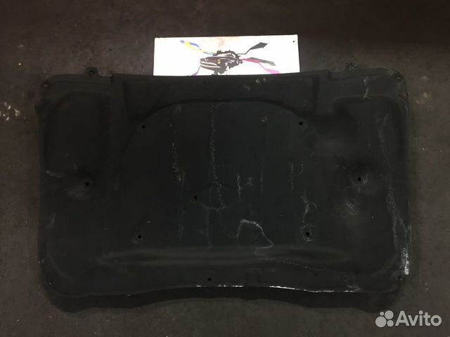 Лексус IS обшивка капота