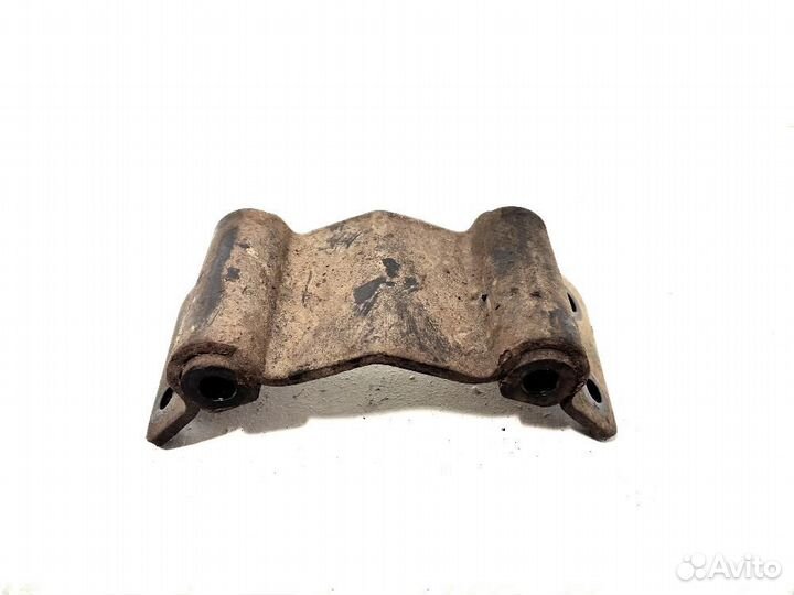 Кронштейн кпп Mitsubishi L200