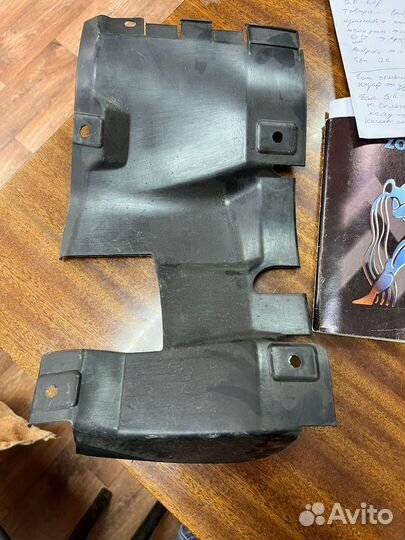 Брызговик двигателя грязезащитный левый