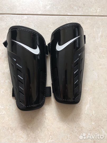 Футбольные щитки nike