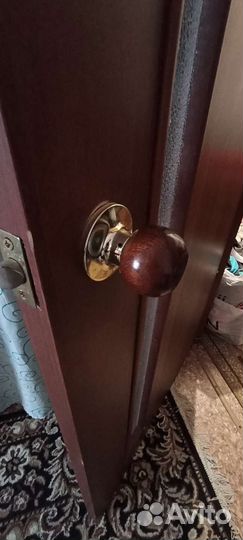 Межкомнатные двери бу 2шт.с коробкой, наличниками