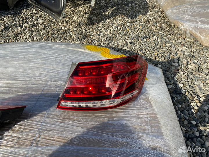 Задний правый фонарь Mercedes Benz w212