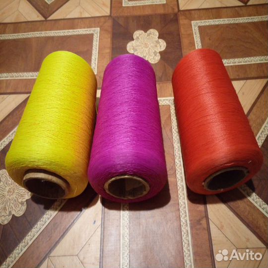Три катушки с нитками