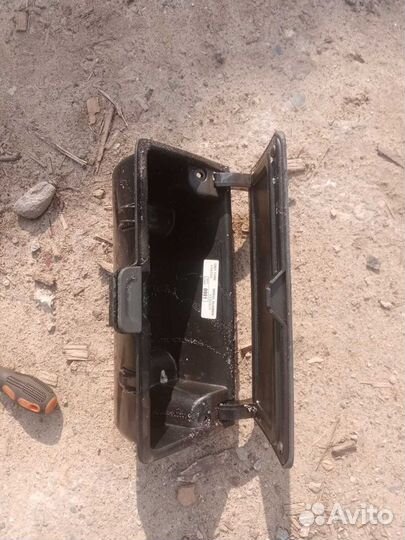 Бардачок в торпедо Ford Fusion