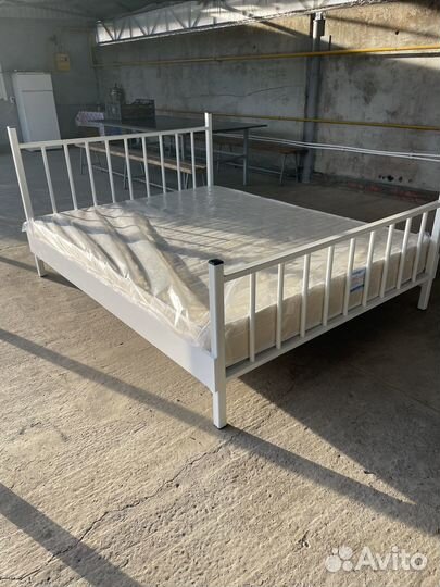 Кровать двуспальная металлическая Лофт с матрасом