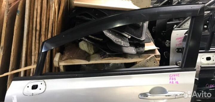 Дверь передняя левая Honda Civik 4d 4D 4Д