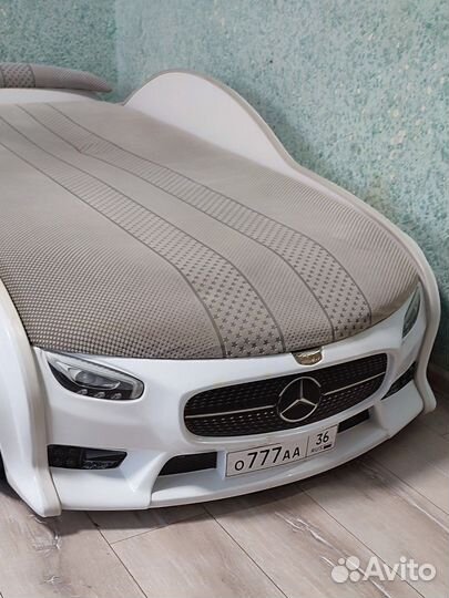 Детская кровать машина