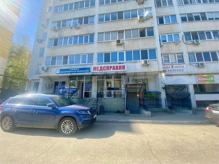 Помещение с парковкой в многоэтажном жилом доме