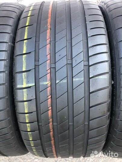 Bridgestone Potenza RE050 235/35 R19