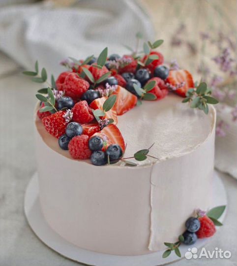 Бисквитный клубничный торт от 1500