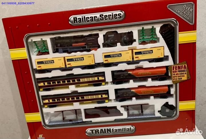 Поезд на рельсах игрушка