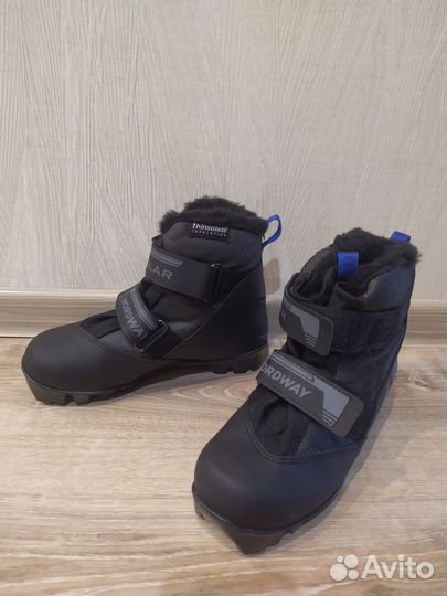 Продам лыжные ботинки