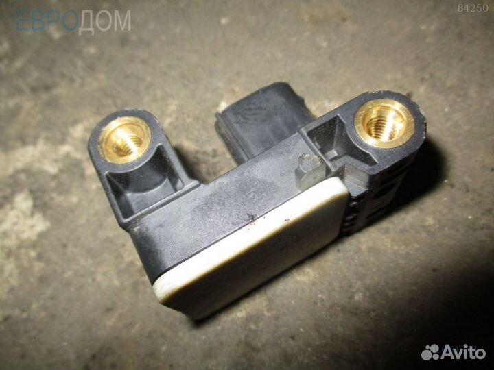 Датчик ускорения BMW E90 s1061281