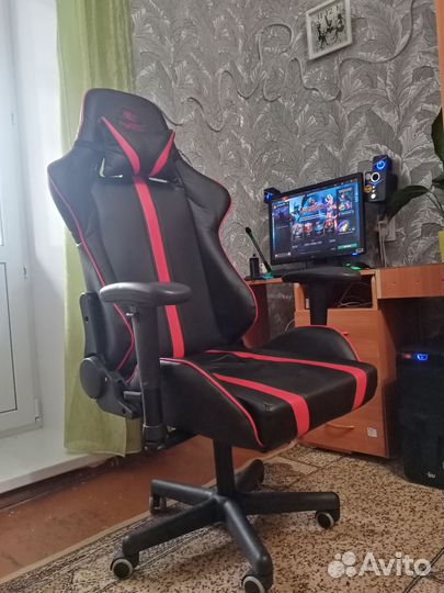 Игровое компьютерное кресло
