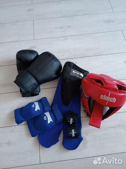 Набор/комплект для бокса. Боксерские перчатки