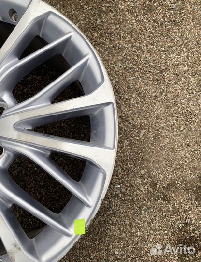 Тойота Камри v 70 диск литой R 18