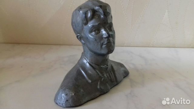 Скульптура. Бюст Есенин СССР Высота 11 см Силумин