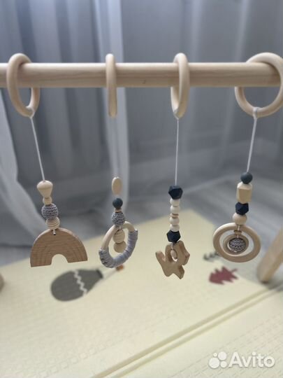 Монтессори тренажёр стойка, с подвесными игрушками