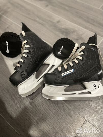 Коньки хоккейные