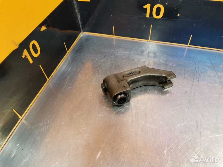 Коромысло выпускного клапана двигателя D266 (51412