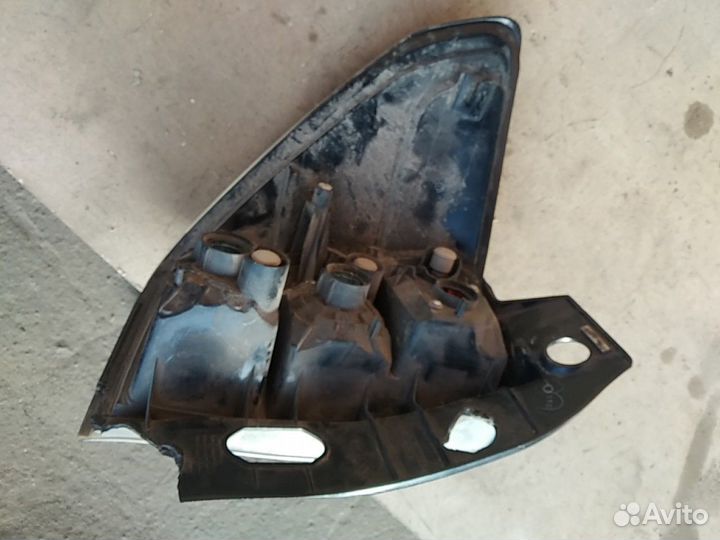 Задний правый фонарь Subaru Forester