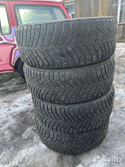 Michelin X-Ice North 4 215/55 R17