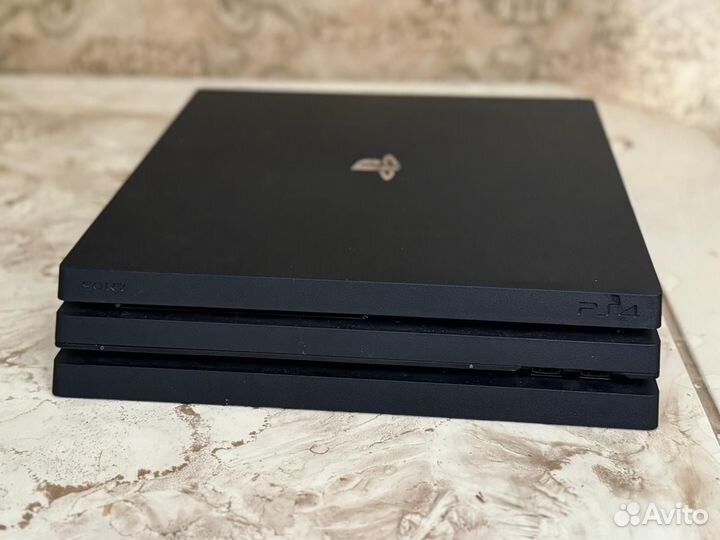 Sony PS4 pro 1tb 2 джойстика в идеале