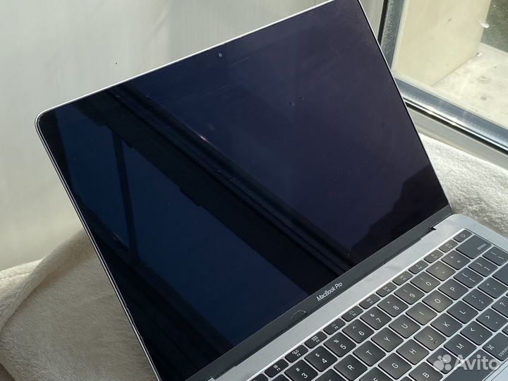 Apple MacBook Pro 13 - i5 8gb ram, 128gb - 2017