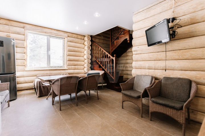 Дом 220 м² на участке 9 сот.