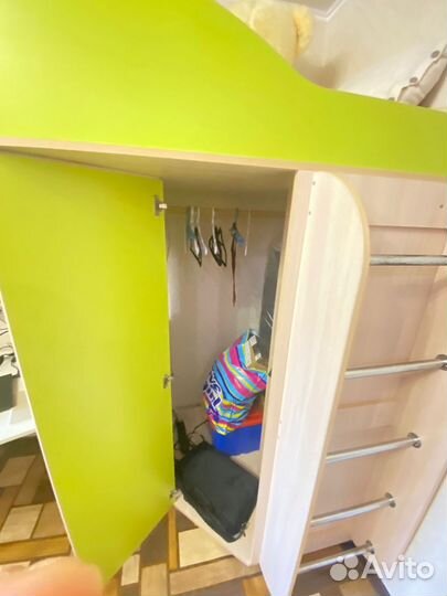 Детская кровать чердак со столом и шкафом