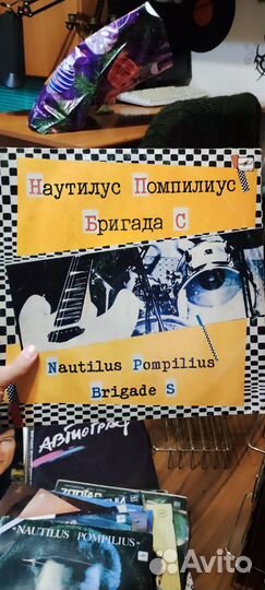 Виниловые пластинки (35шт) с подставкой